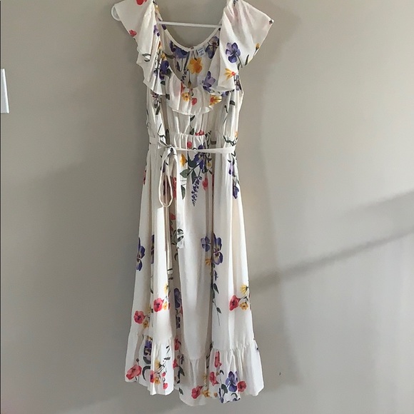 Old navy floral maternity dress - Picture 3 of 3